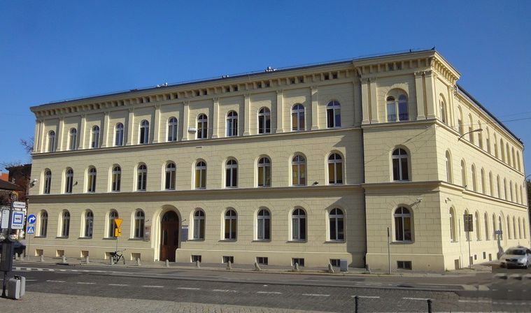 Budynek WCRS Obrazek przestawia budynek na pl.Dominikańskim 6